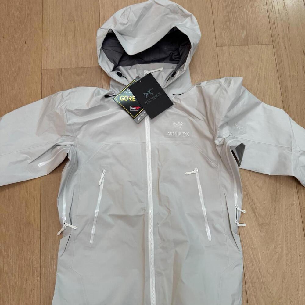 Arc’teryx Beta AR Jacket in White